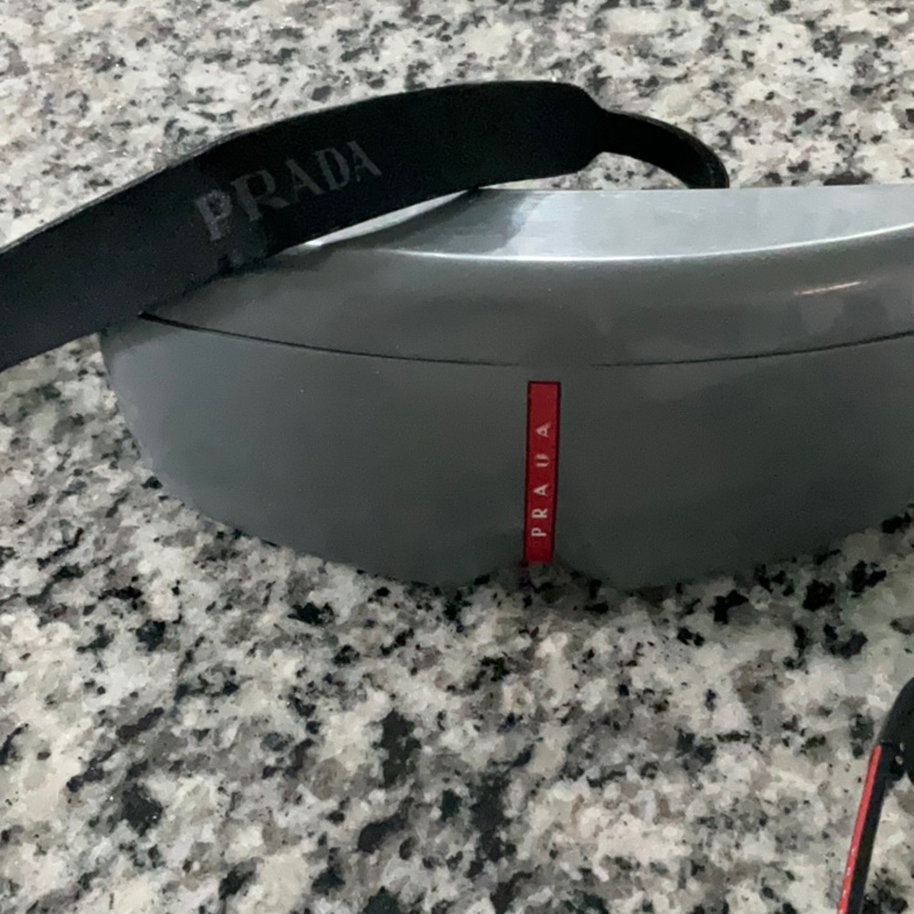 Prada Men’s Black Linea Rosa Sunglasses with Gray Case. 100% Authentic - Picture 7 of 12